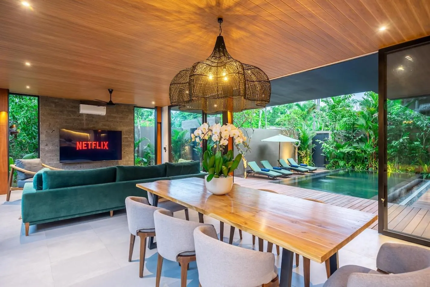 The Continental Modern Luxury 4 Bedroom Villa In Seminyak Central