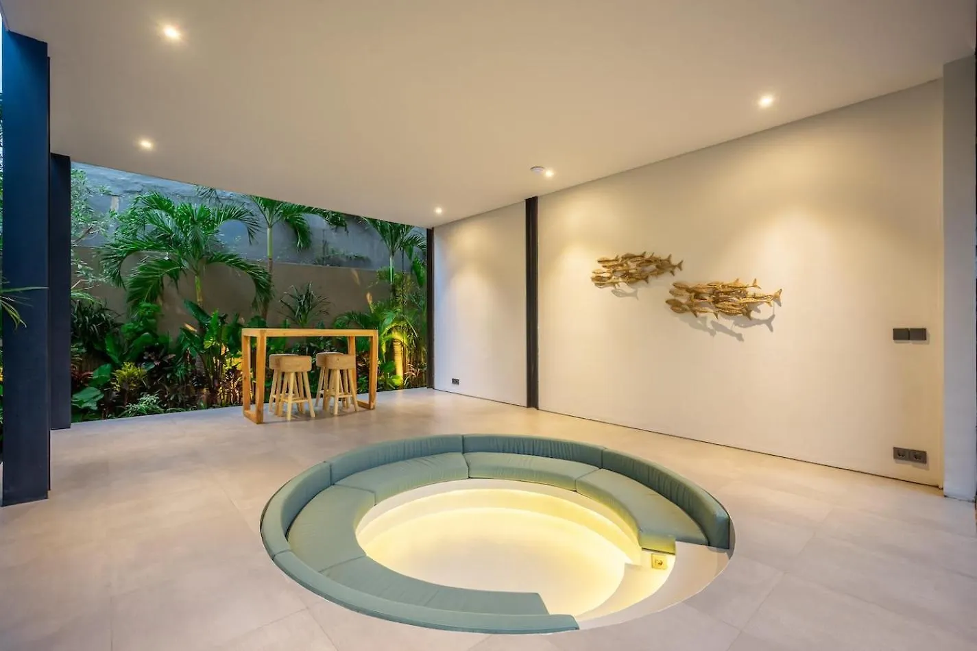 The Continental Modern Luxury 4 Bedroom Villa In Seminyak Central