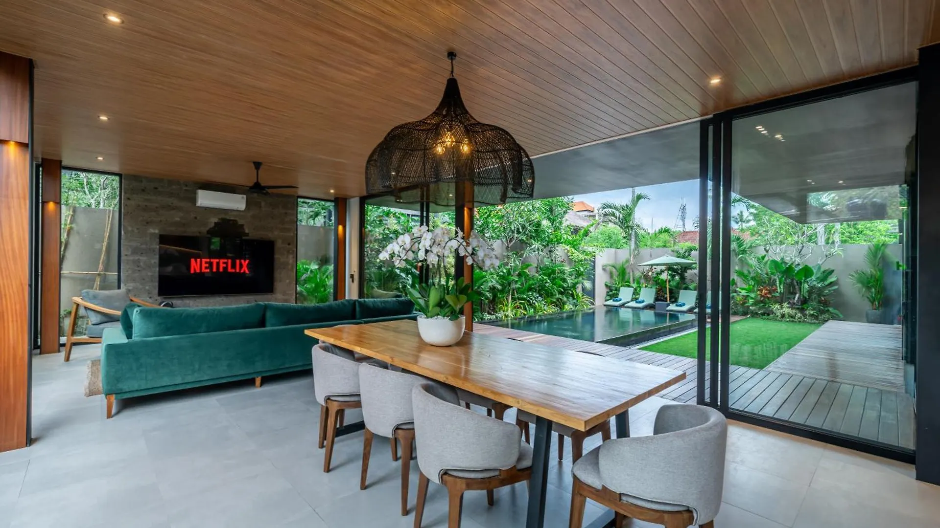 The Continental Modern Luxury 4 Bedroom Villa In Seminyak Central Индонезия