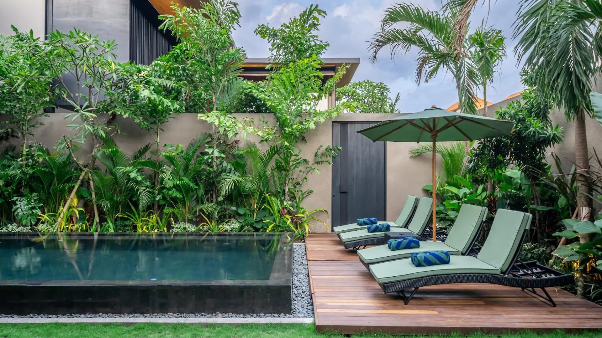 The Continental Modern Luxury 4 Bedroom Villa In Seminyak Central Индонезия