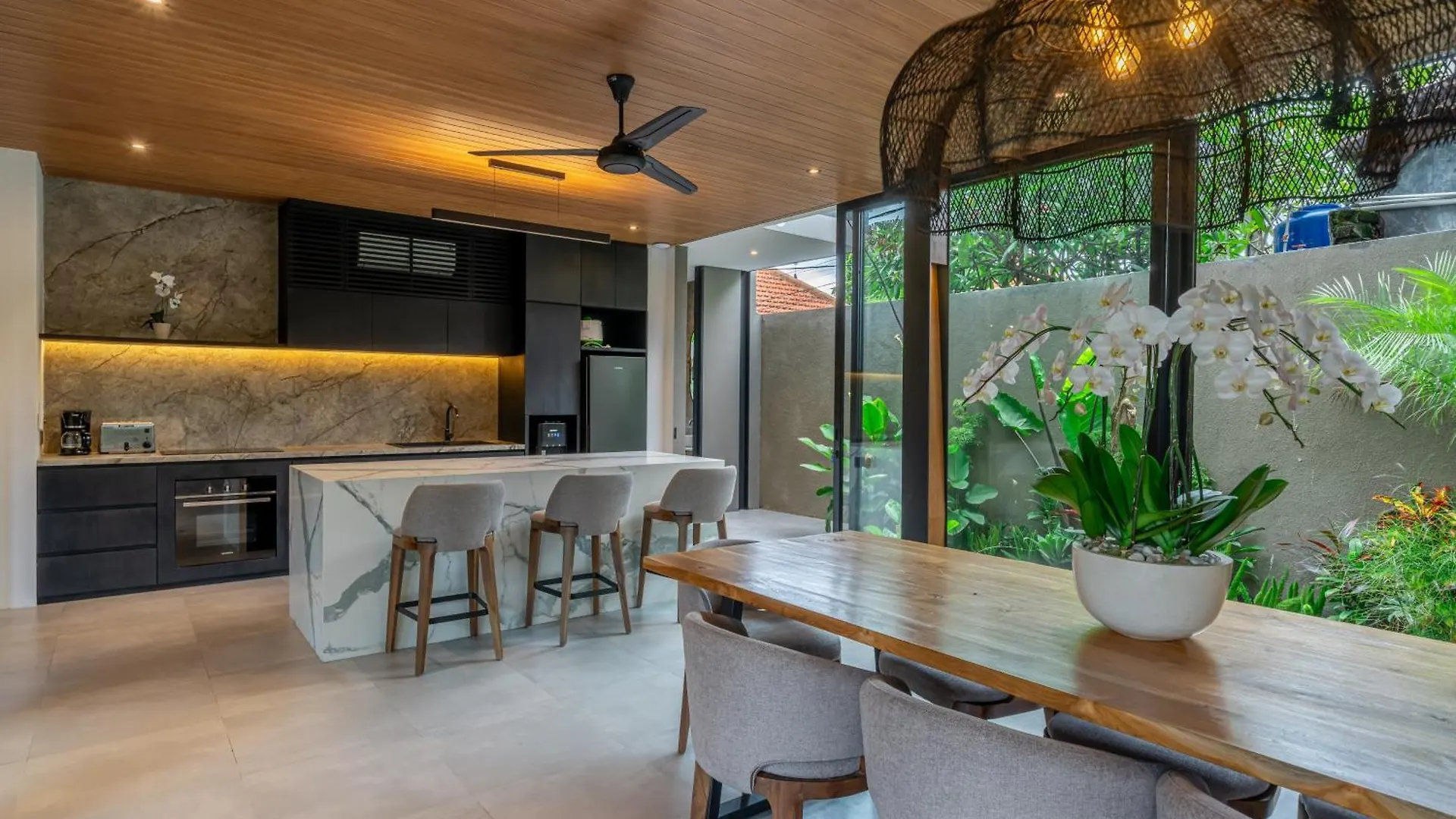 The Continental Modern Luxury 4 Bedroom Villa In Seminyak Central 0*, Семиньяк Индонезия